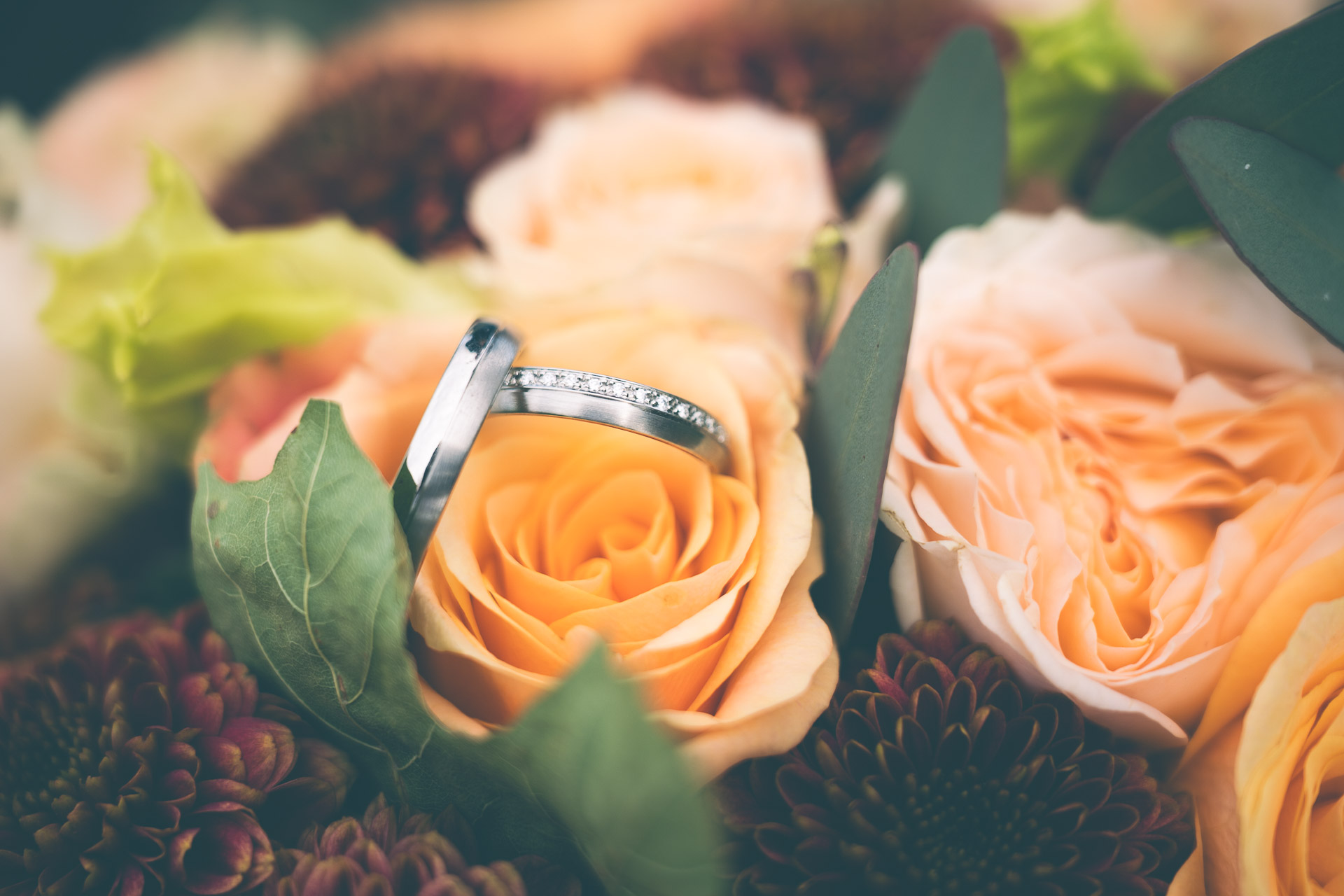 Ringe auf dem Brautstrauß